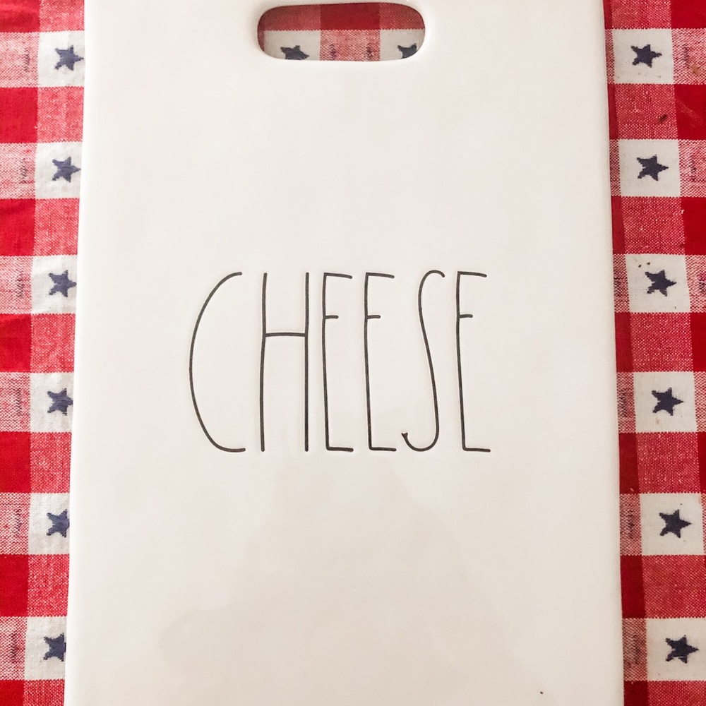 Rae Dunn - Cheese cutting board 🧀